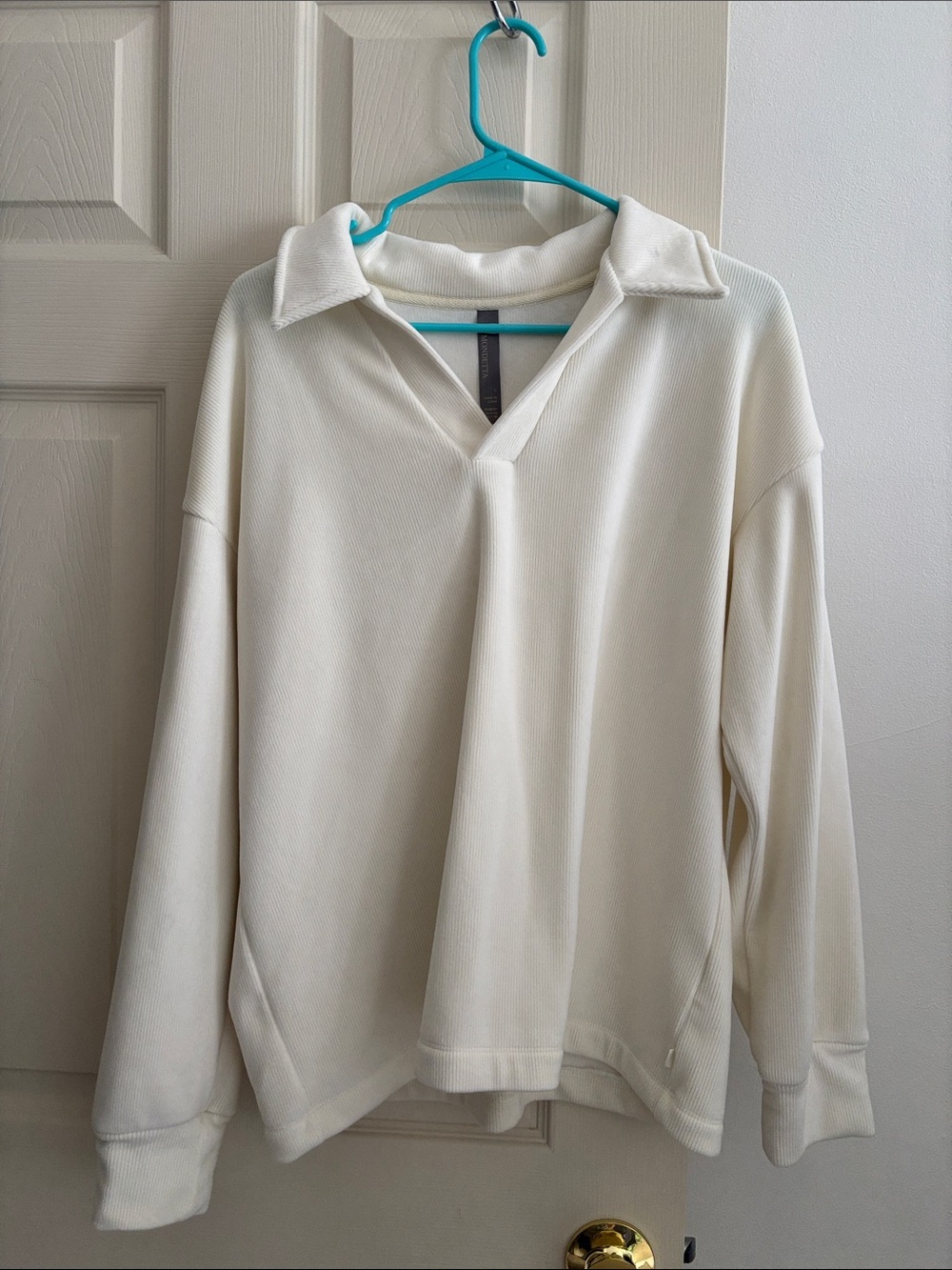 Women’s white Long-Sleeve Collared Pullover Sweater